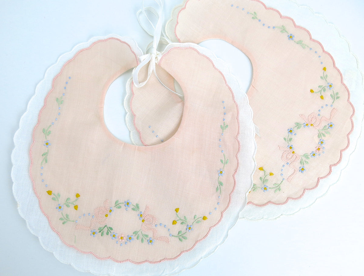 Baby bib bandana in white cotton with duck embroidery in applied and  embroidered name