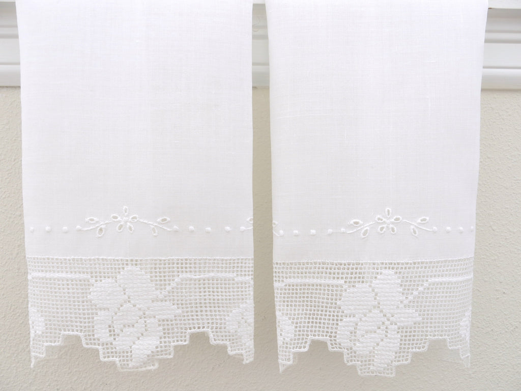 Rose Design Lace Trim with Eyelet Embroidery Linen Guest Towels Set