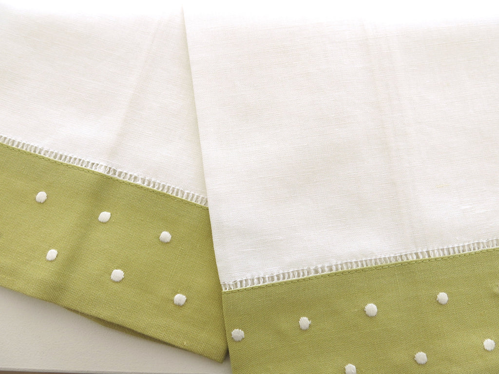 White with Green Border Linen Hemstitched Guest Towels Set